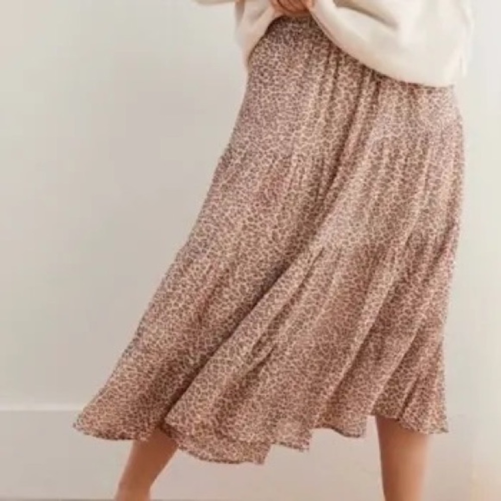 Aerie small tiered ruffle maxi skirt, light pink/neutral leopard print